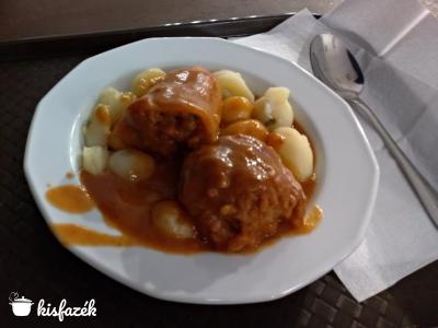 Töltött paprika főtt krumplival