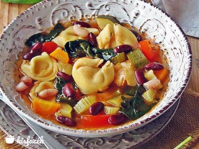 Minestrone sajtos tortellinivel