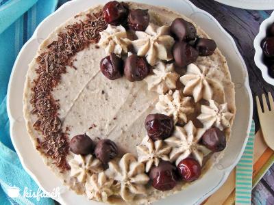 Rumos meggyes gesztenyetorta