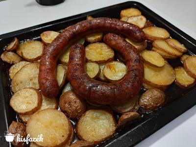 Sült kolbász krumplival