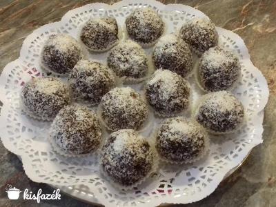 Kókuszos zabkekszes zserbó golyó meggyel