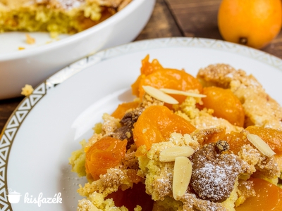 Naspolyás morzsasüti, crumble