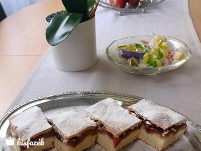 Tejfölös pudingos szilvás pite