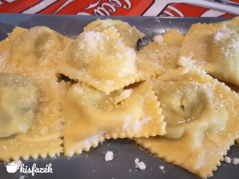 Ricottás spenótos tortellini