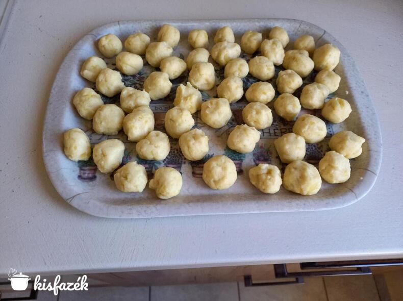 Krumpligombóc (gölődin) leves