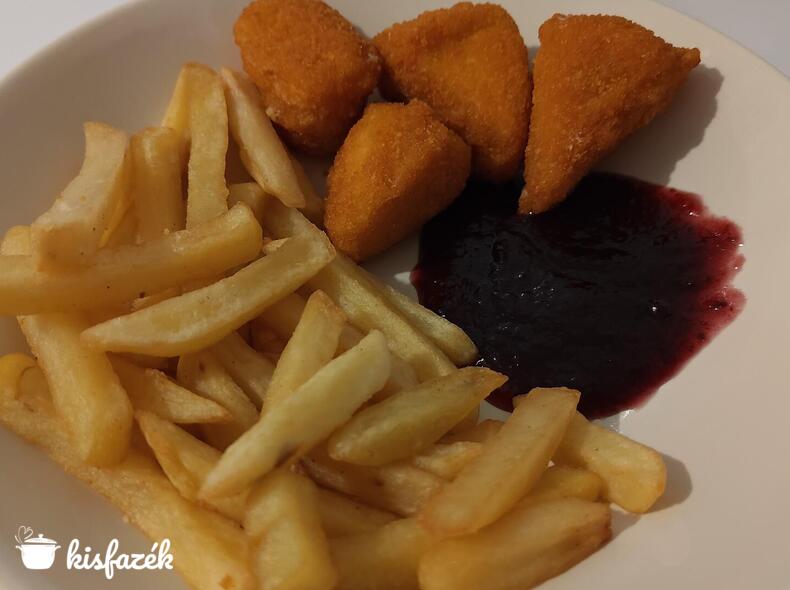 Rántott camembert sajt áfonyalekvárral