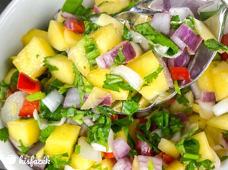 Fűszeres hal Air Fryer-ben, mangó salsával