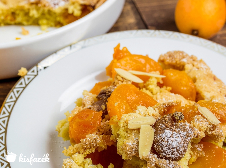 Naspolyás morzsasüti, crumble