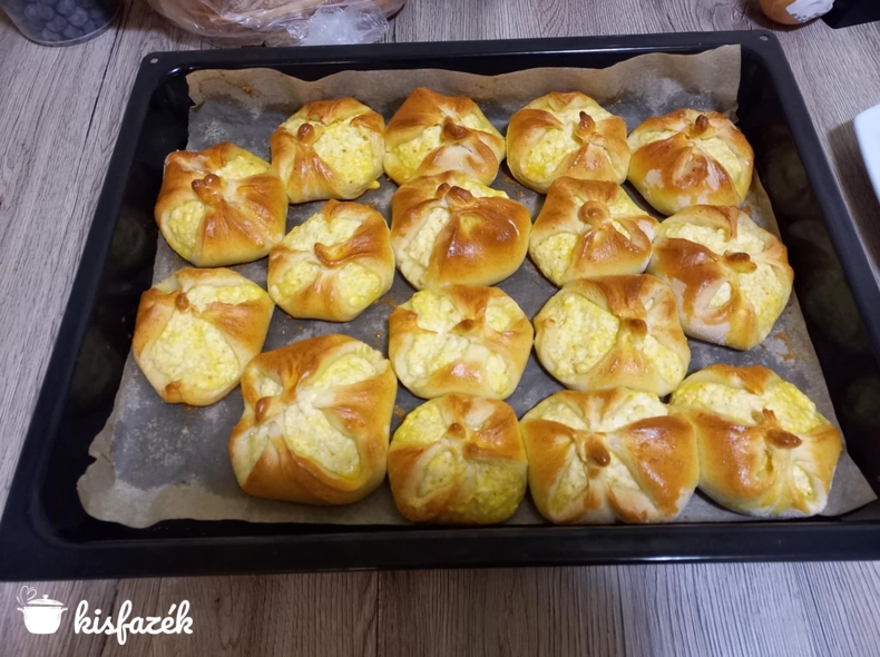 Túrós batyu kelt tésztából