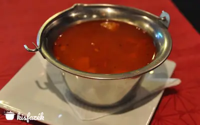 Hogyan készül a szegedi halászlé?