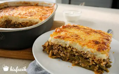 Rakott zöldbab sajtos tetővel