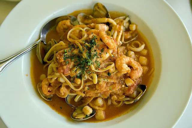 tenger gyümölcsei spagetti