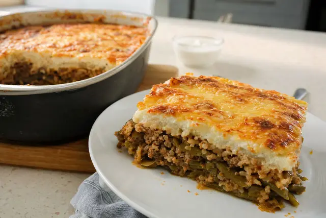 Rakott zöldbab sajtos tetővel