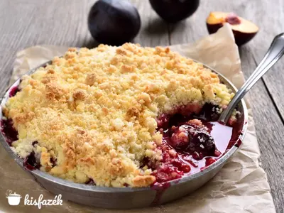 Szilvás morzsasüti (crumble)