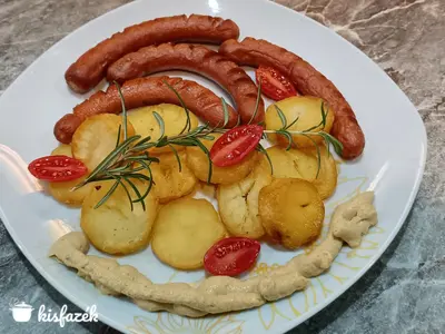 Sült virsli rozmaringos krumplival