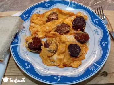 Kolbászos rántotta