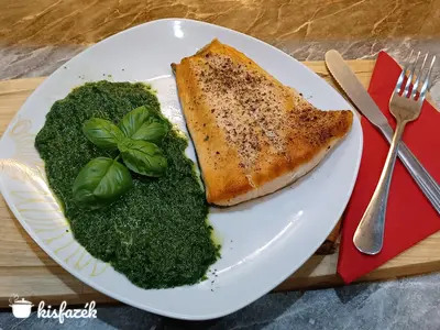 Spenótos bazsalikomos sült lazac