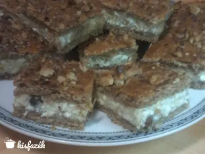 Túrós-mazsolás sütemény teljes kiőrlésű tönkölybúza liszttel