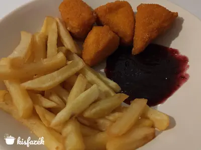 Rántott camembert sajt áfonyalekvárral