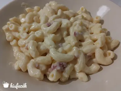 Mac and Cheese baconkockákkal