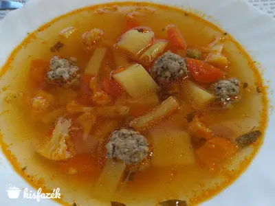 Erdélyi húsgombócos csorbaleves