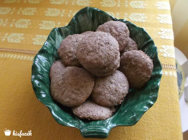 Fahéjas diós keksz