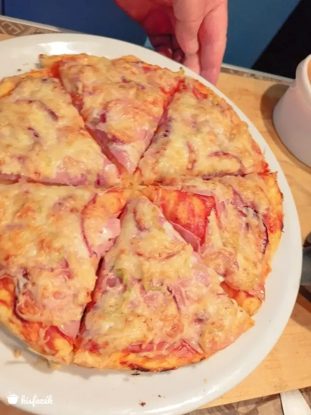 Sonkás pizza 