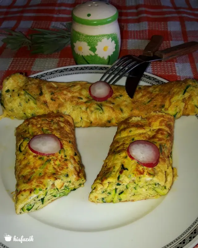 Cukkinis tojástekercs