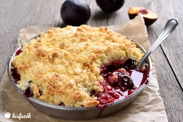 Szilvás morzsasüti (crumble)