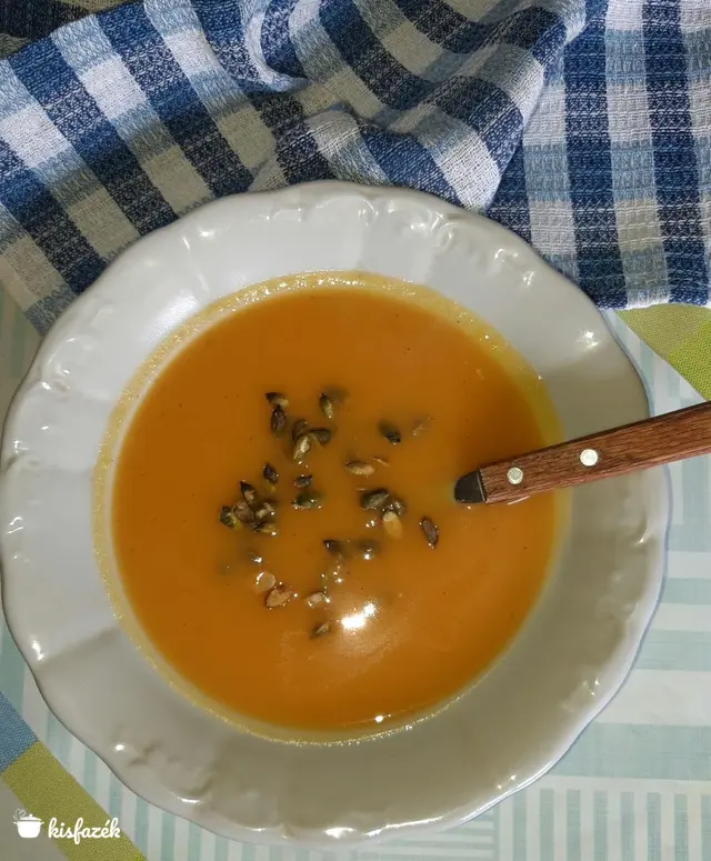 Sütőtök krémleves pirított tökmaggal