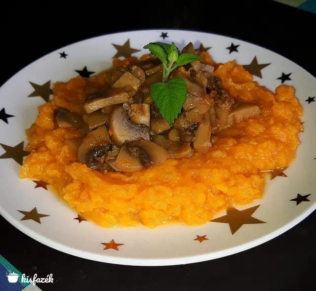Gombapörkölt édesburgonyával (vega étel)