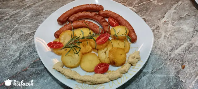 Sült virsli rozmaringos krumplival