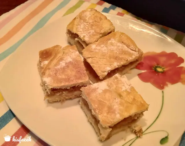 Omlós almás pite