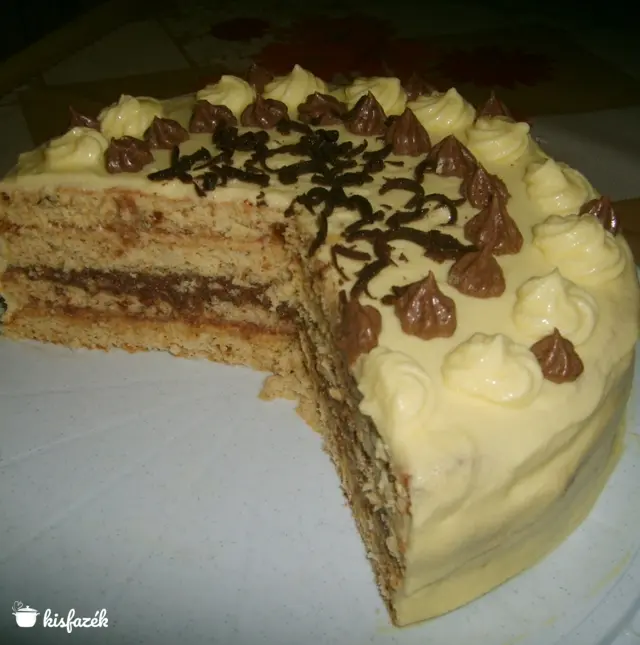 Mogyoró krémes torta