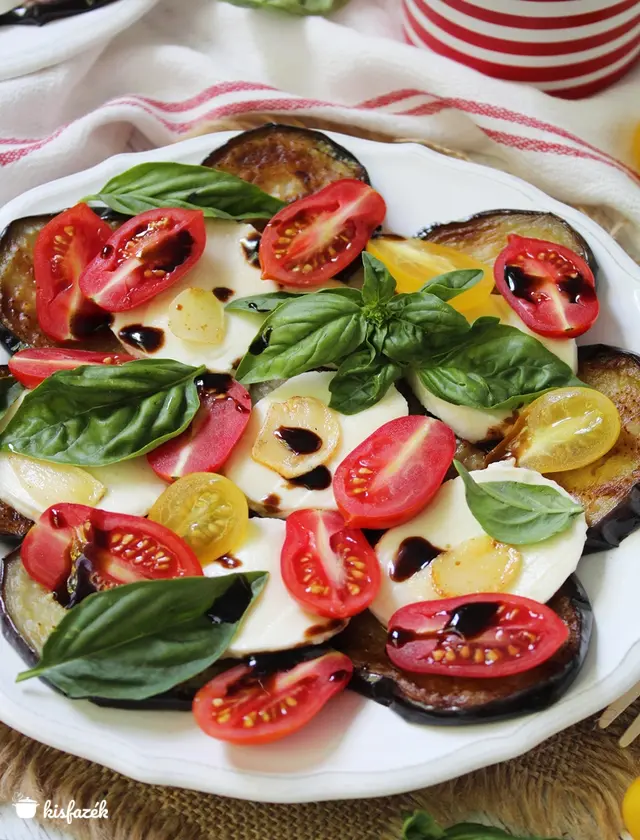 Caprese saláta grillezett padlizsánnal