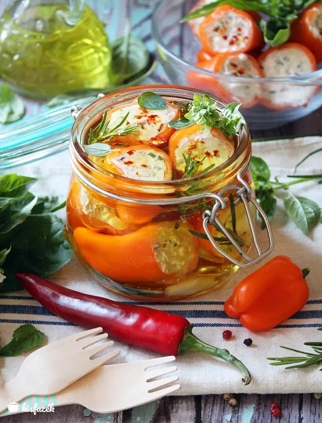 Sajtkrémmel töltött mini paprika