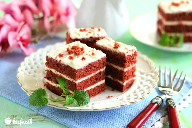 Gluténmentes red velvet kocka