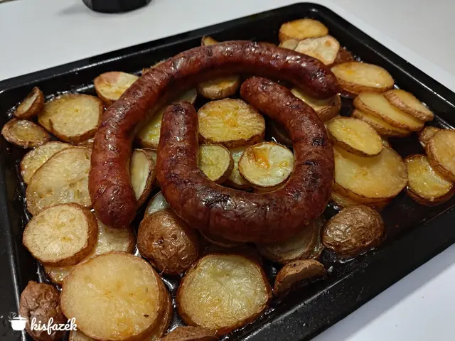 Sült kolbász krumplival