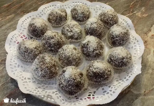 Kókuszos zabkekszes zserbó golyó meggyel
