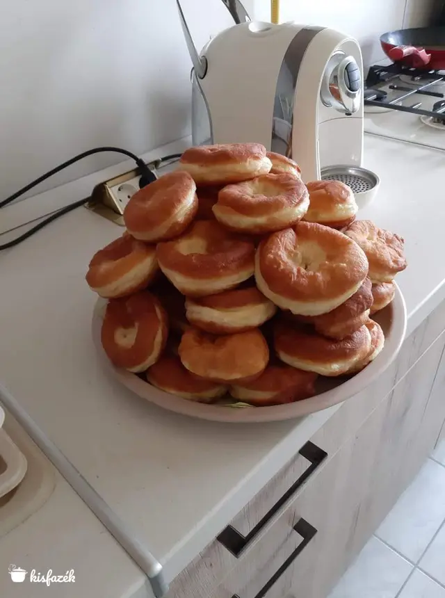 Szalagos fánk