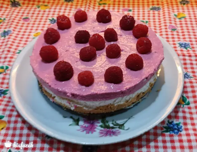 Sütés nélküli málnás torta