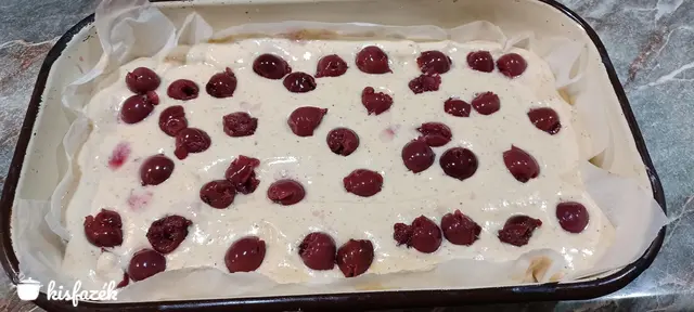Diós meggyes piskóta kocka