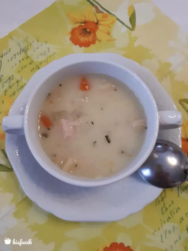 Tárkonyos csirkeragu leves