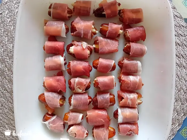 Töltött datolya baconba tekerve