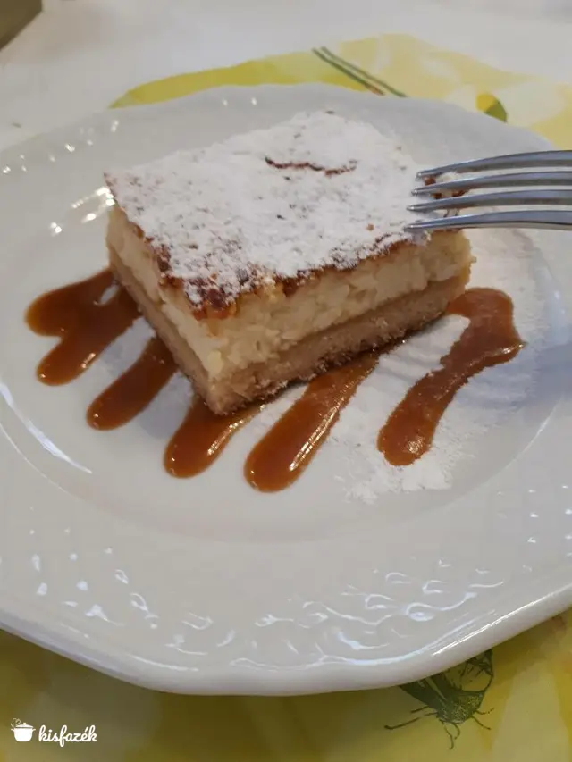 Túrós kocka karamellszósszal