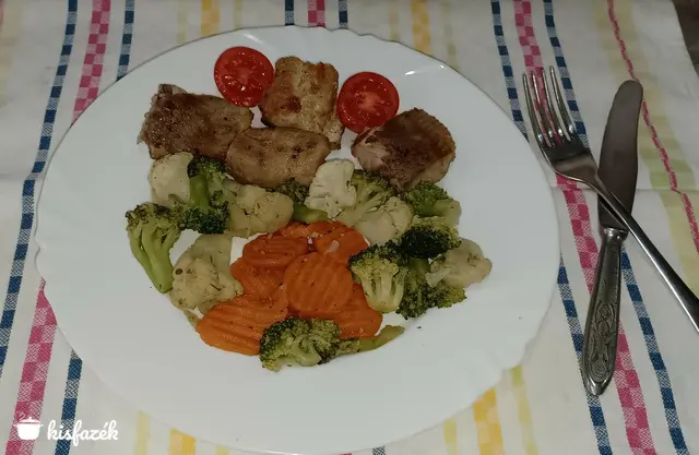 Sült afrikai harcsa párolt vegyes zöldségekkel