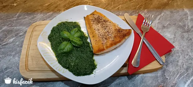 Spenótos bazsalikomos sült lazac