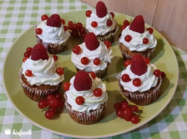 Banános muffin extrákkal