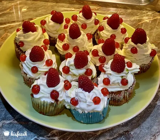Banános muffin extrákkal