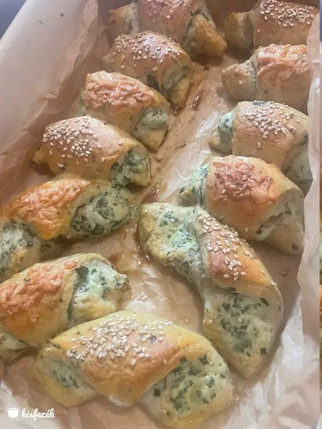 Dupla medvehagymás kifli